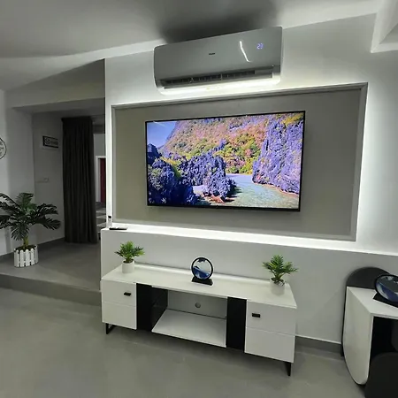 Mon Prive Тирана