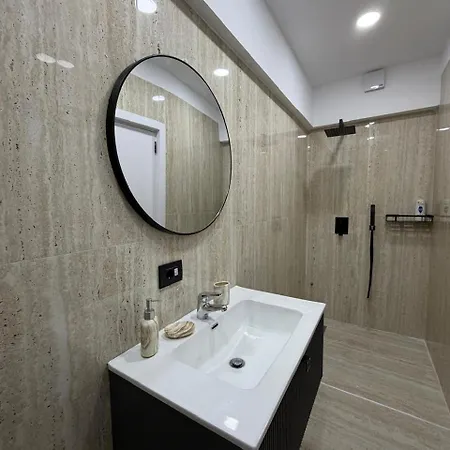 Mon Prive Тирана